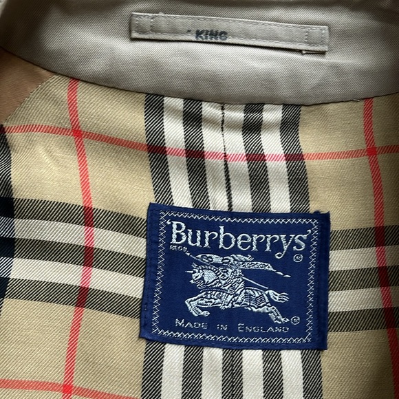 Burberry Nova Check Pattern Trench Coat
Size: US: 42 Euro: 54 Long King - Picture 2 of 16